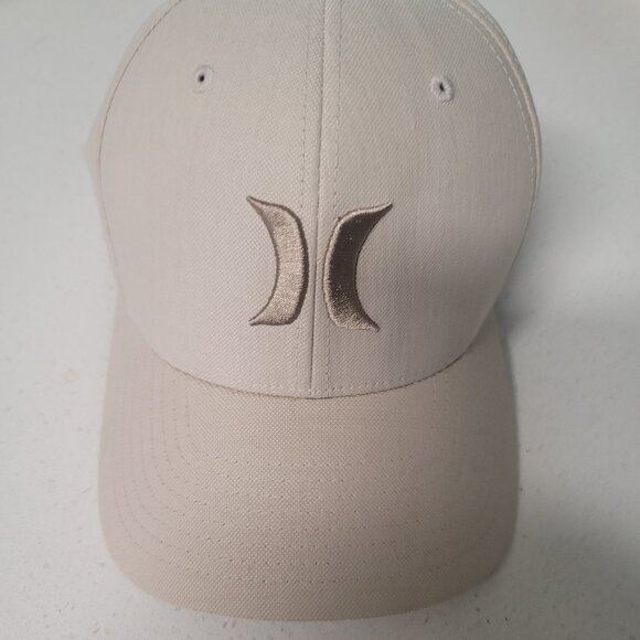 Hurley FlexFit Cream Embroidered Logo Cap Hat Size Small/Medium Pre-Owned Great - Picture 1 of 7